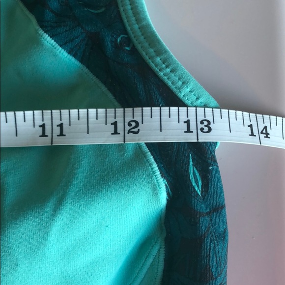 🚫 SOLD 🚫 The North Face Running Top - Picture 5 of 6